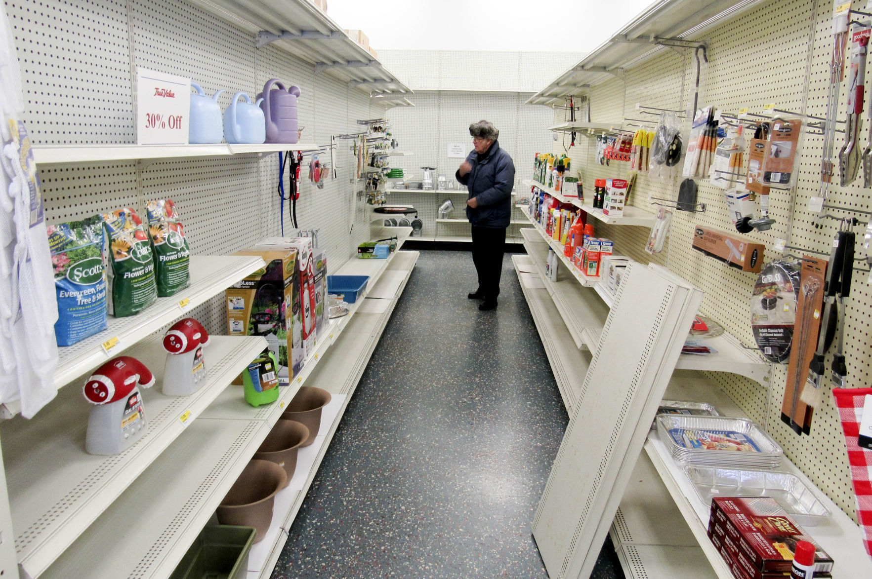 Poynette hardware store closing